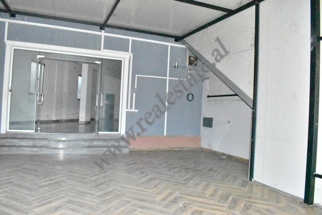 Almacén en venta en la zona Sauk en Tirana, albania