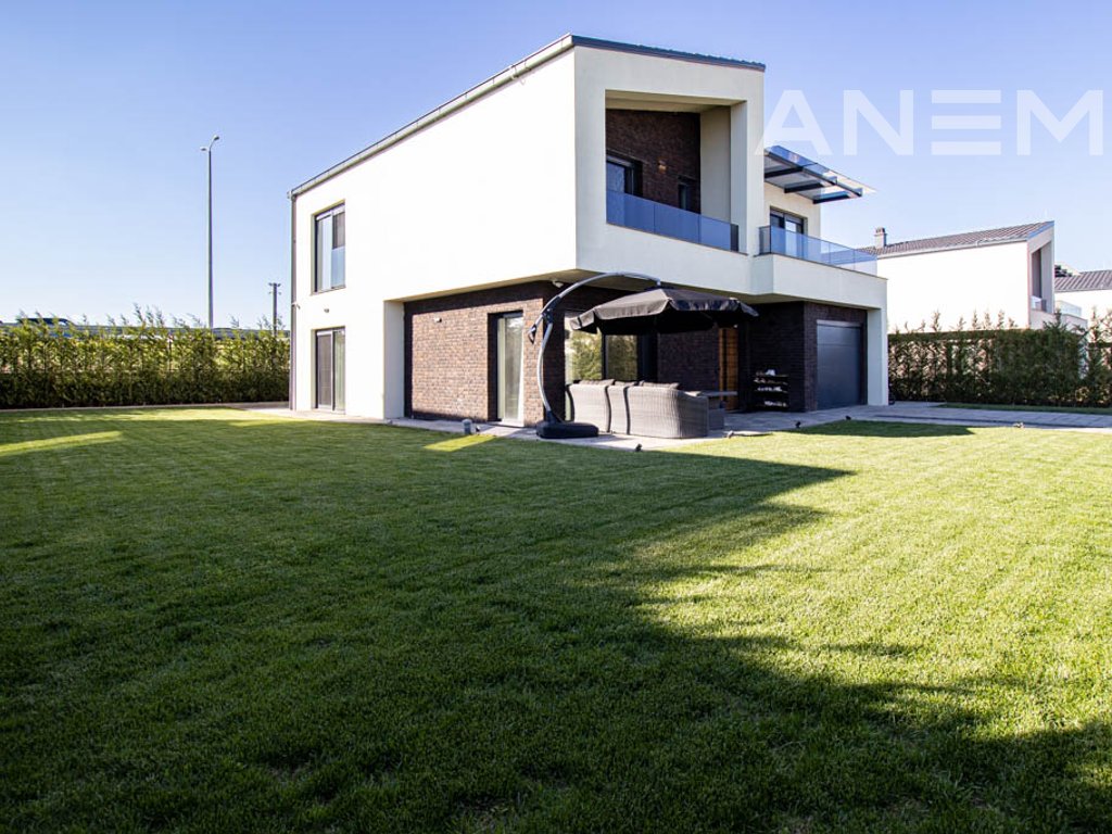 Shtëpi në shitje 351m² në lagjen priam