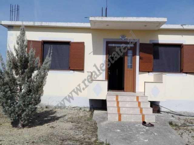 Casa de un piso y terreno en venta en la ciudad de Elbasan, albania (3)
