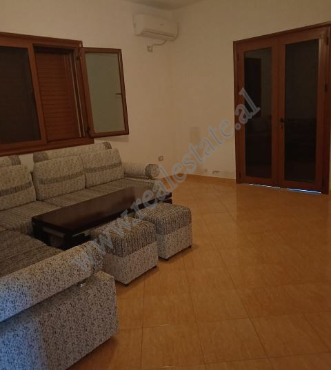 Casa de un piso y terreno en venta en la ciudad de Elbasan, albania (5)