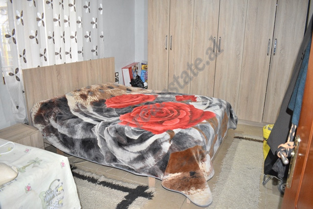 Vila de um andar à venda na área do instituto, Tirana. (4)