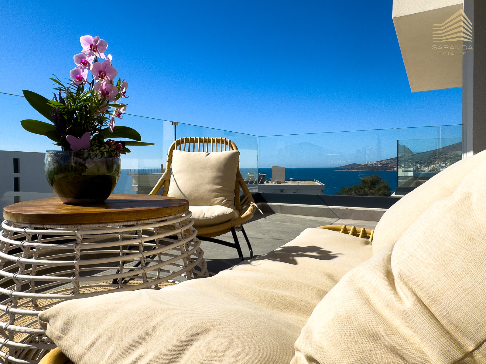 Luxuoso 1+1 (mobiliado) com vista para o mar