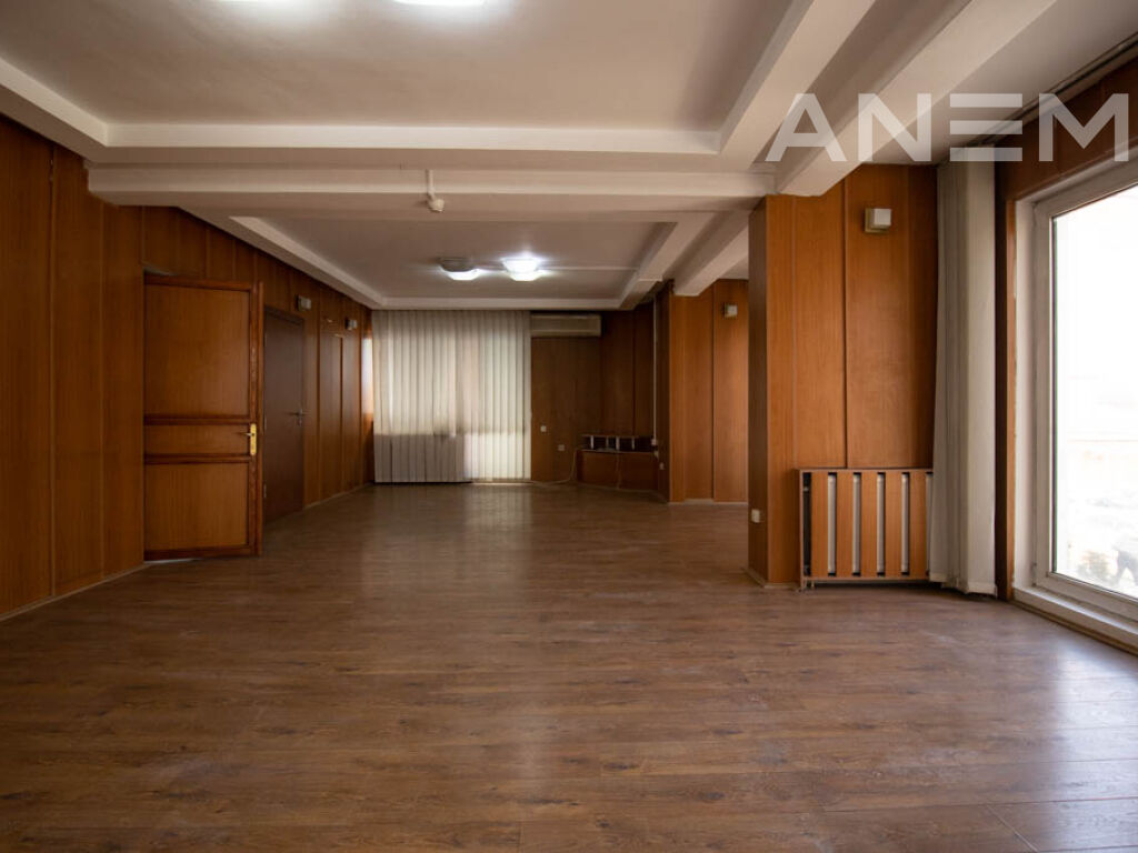 Oficina en alquiler 350m² en el barrio Pejton