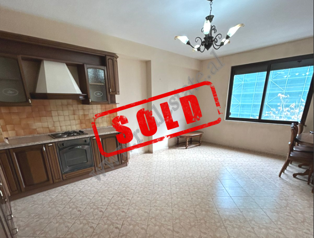 Apartament me dy dhoma gjumi për shitje pranë rrugës dibra në Tiranë, shqipëri