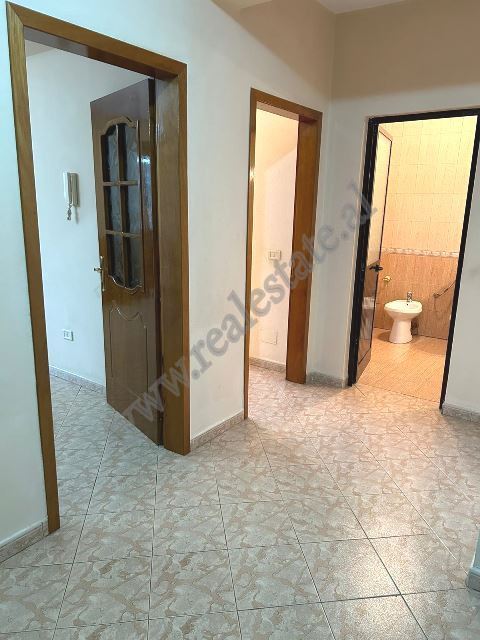 Apartament me dy dhoma gjumi për shitje pranë rrugës dibra në Tiranë, shqipëri (4)