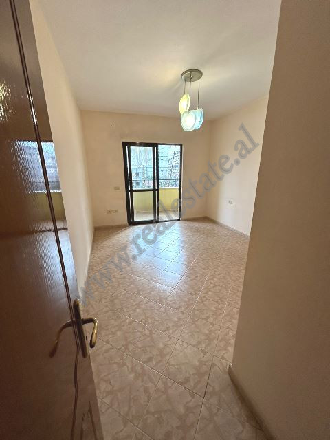Apartament me dy dhoma gjumi për shitje pranë rrugës dibra në Tiranë, shqipëri (6)