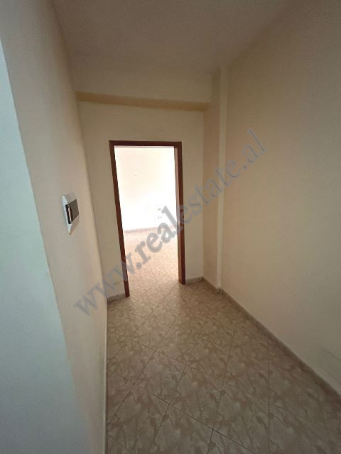 Apartament me dy dhoma gjumi për shitje pranë rrugës dibra në Tiranë, shqipëri (7)
