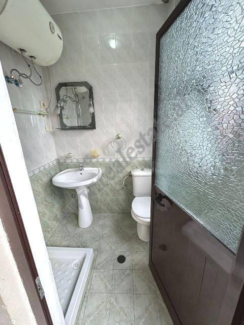 Apartament me dy dhoma gjumi për shitje pranë rrugës dibra në Tiranë, shqipëri (8)