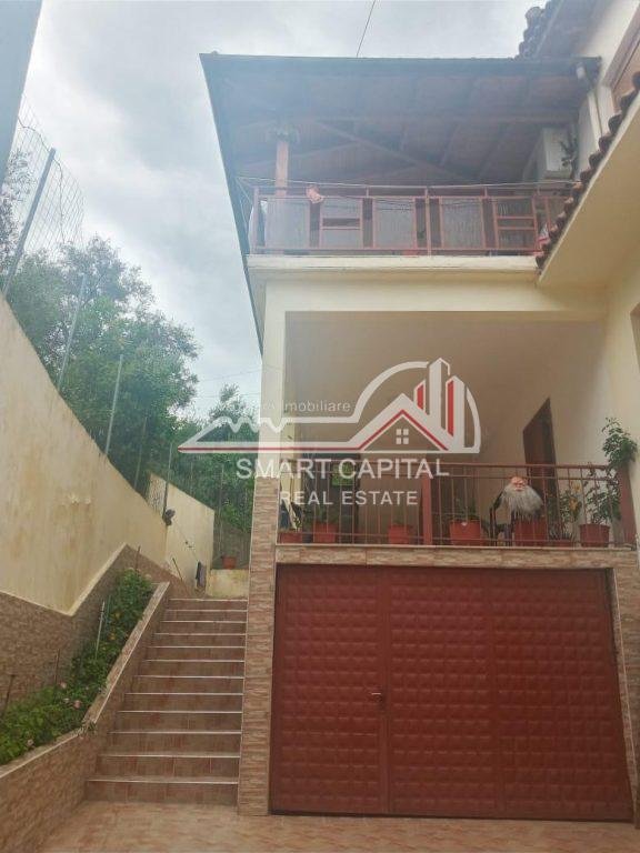 Casa en venta villa de 3 pisos en topana, Vlorë!