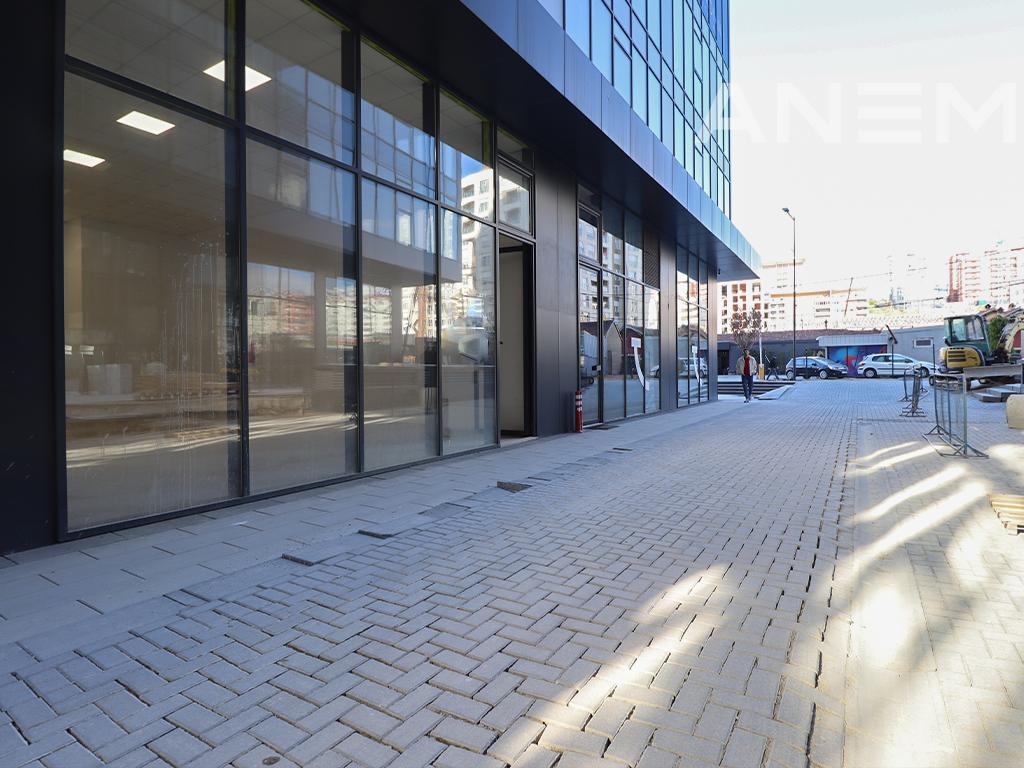 Local en alquiler 100m² en el barrio Lakrishtë