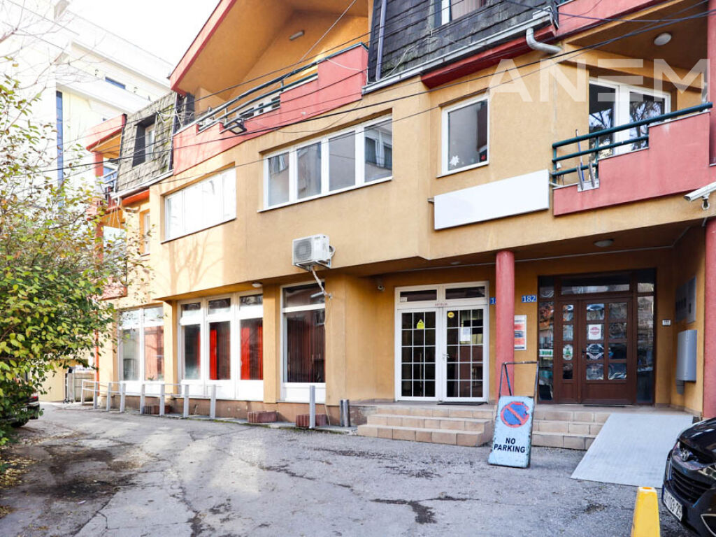 Büro zur miete mit 12 arbeitsbereichen im zentrum
