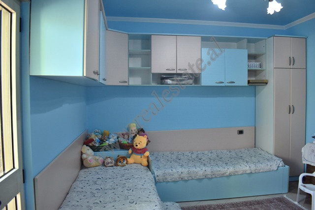 Apartament me tre dhoma gjumi për shitje në bulevardin zogu i pare në Tiranë