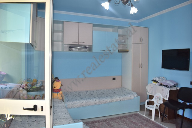 Apartament me tre dhoma gjumi për shitje në bulevardin zogu i pare në Tiranë