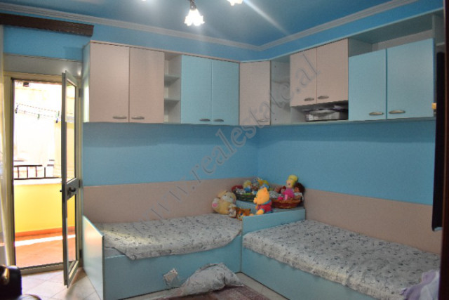 Apartament me tre dhoma gjumi për shitje në bulevardin zogu i pare në Tiranë