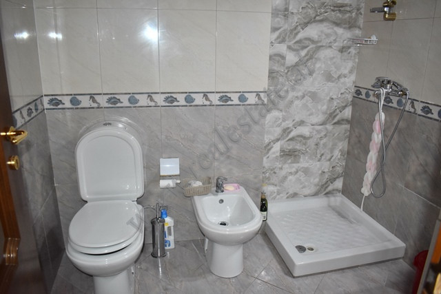 Apartament me tre dhoma gjumi për shitje në bulevardin zogu i pare në Tiranë