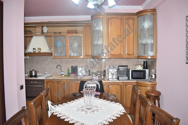Apartament me tre dhoma gjumi për shitje në bulevardin zogu i pare në Tiranë