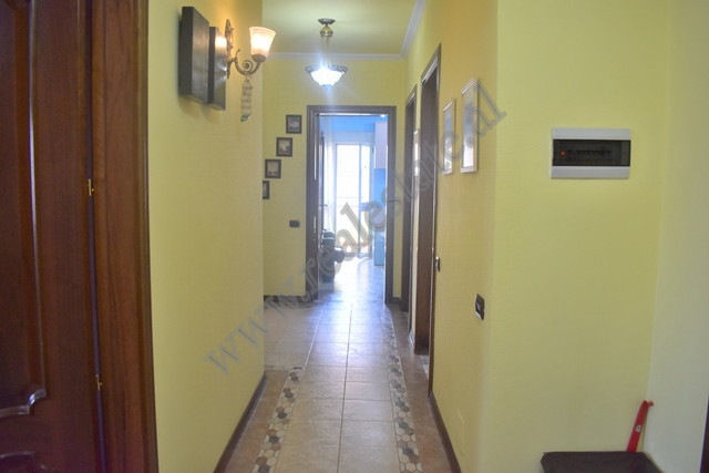 Apartament me tre dhoma gjumi për shitje në bulevardin zogu i pare në Tiranë