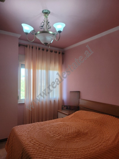 Apartament me tre dhoma gjumi për shitje në bulevardin zogu i pare në Tiranë