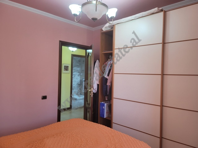 Apartament me tre dhoma gjumi për shitje në bulevardin zogu i pare në Tiranë