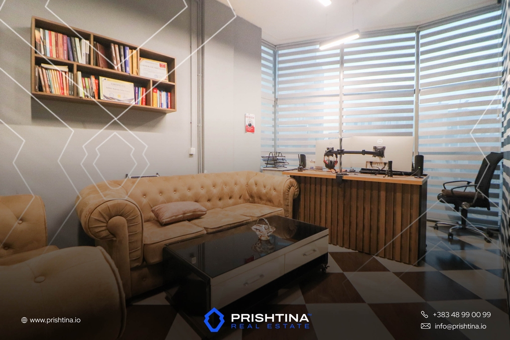 Zyre me qira 120m² + 300m² në Fushë Kosovë
