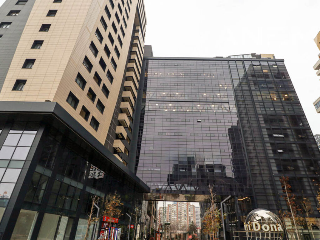 Espaço comercial à venda 970m² em Lakrishtë