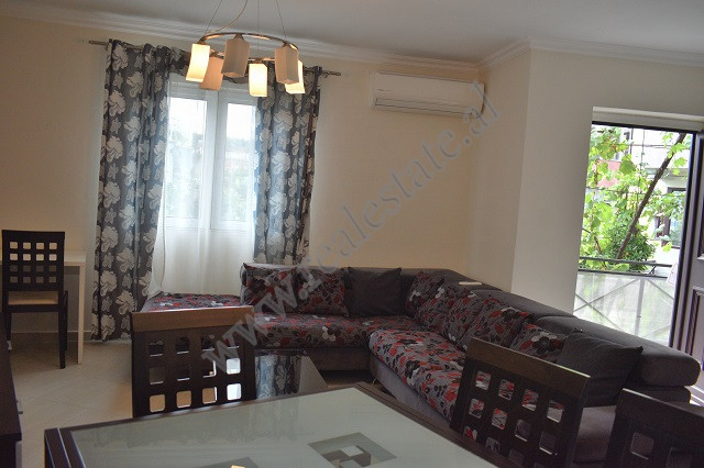 Apartamento de dois quartos para alugar na rua gramoz pashko, em Tirana, albânia (2)