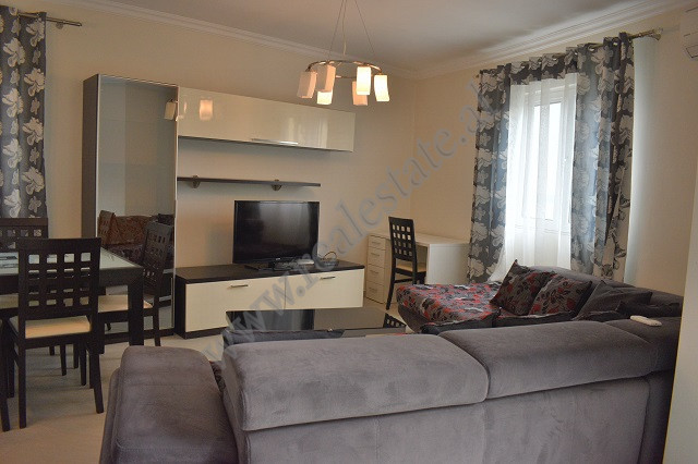 Apartamento de dois quartos para alugar na rua gramoz pashko, em Tirana, albânia (3)