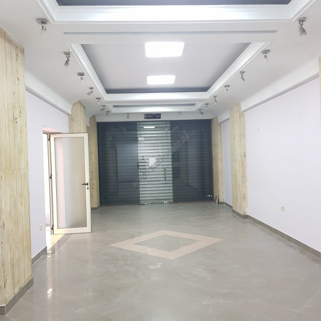 Gewerbeimmobilien zum verkauf in der nähe des zogu i pare boulevards in Tirana, albanien