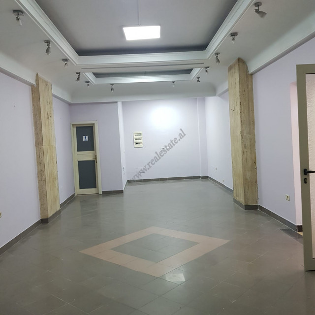 Gewerbeimmobilien zum verkauf in der nähe des zogu i pare boulevards in Tirana, albanien (3)