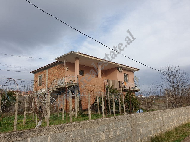 Villa à deux étages à vendre dans la zone vora à Tirana