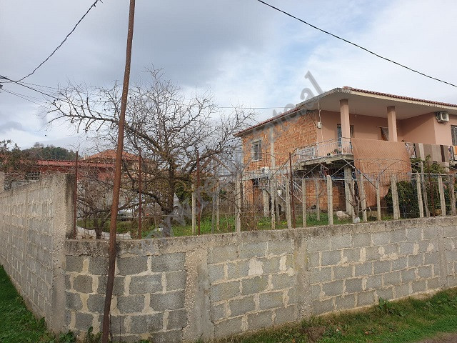 Villa à deux étages à vendre dans la zone vora à Tirana