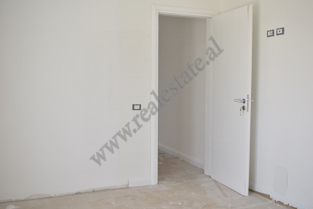 Apartament me dy dhoma gjumi për shitje në linzë në Tiranë, shqipëri (7)