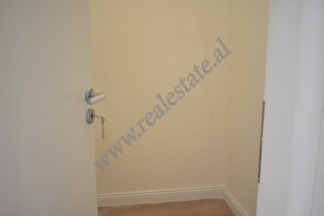 Apartament me dy dhoma gjumi për shitje në linzë në Tiranë, shqipëri (8)
