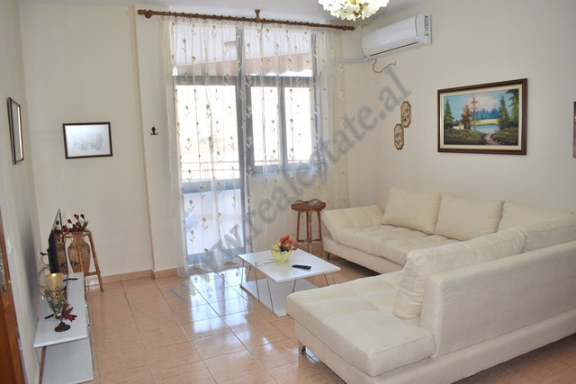 Apartament me dy dhoma gjumi për qira në qendër të tiranës, shqipëri (2)