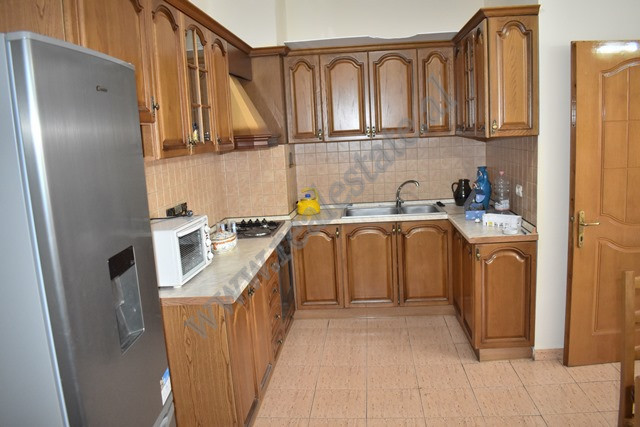 Apartament me dy dhoma gjumi për qira në qendër të tiranës, shqipëri (5)