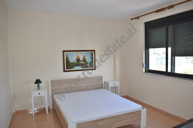 Apartament me dy dhoma gjumi për qira në qendër të tiranës, shqipëri (7)