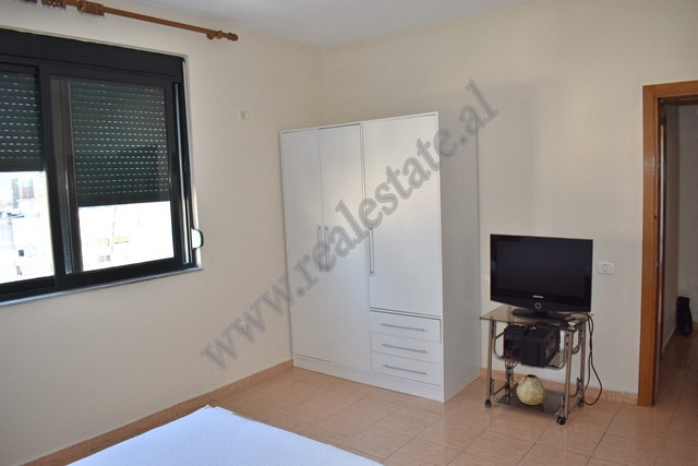 Apartament me dy dhoma gjumi për qira në qendër të tiranës, shqipëri (8)