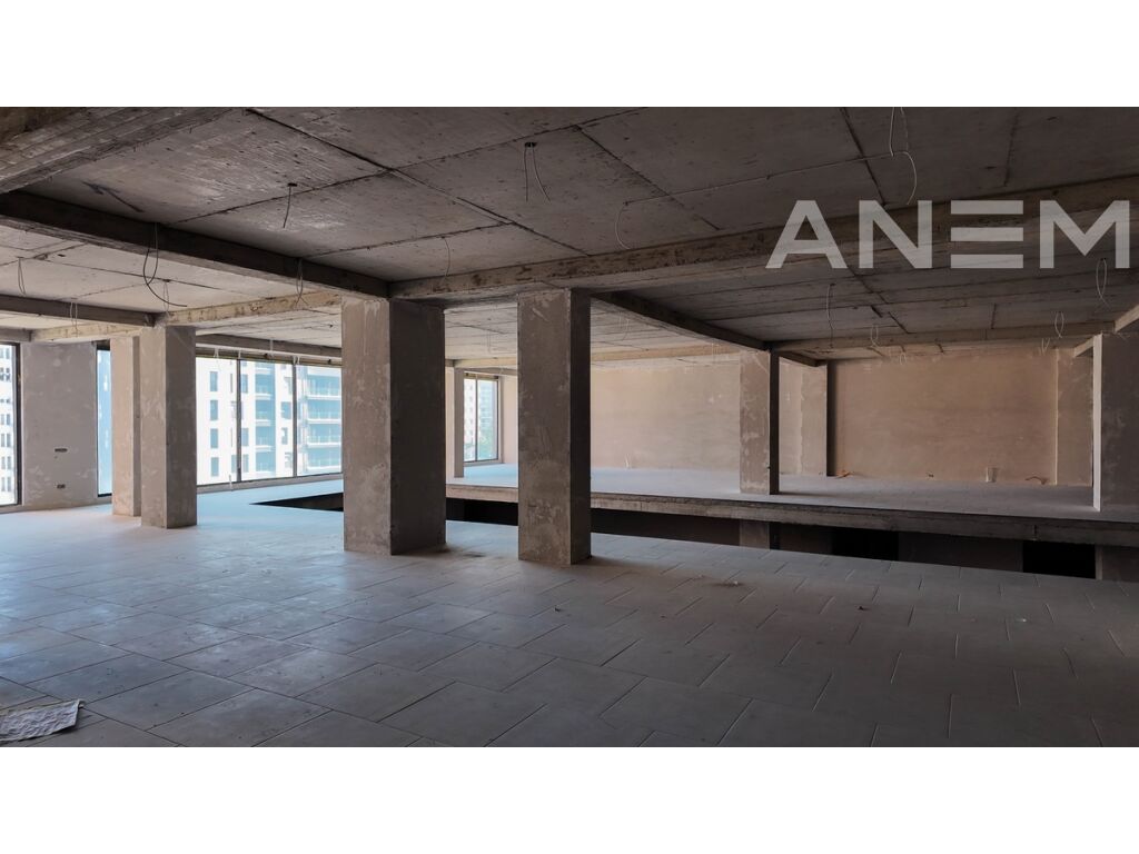 Local à louer 1087m² dans le quartier Veternik