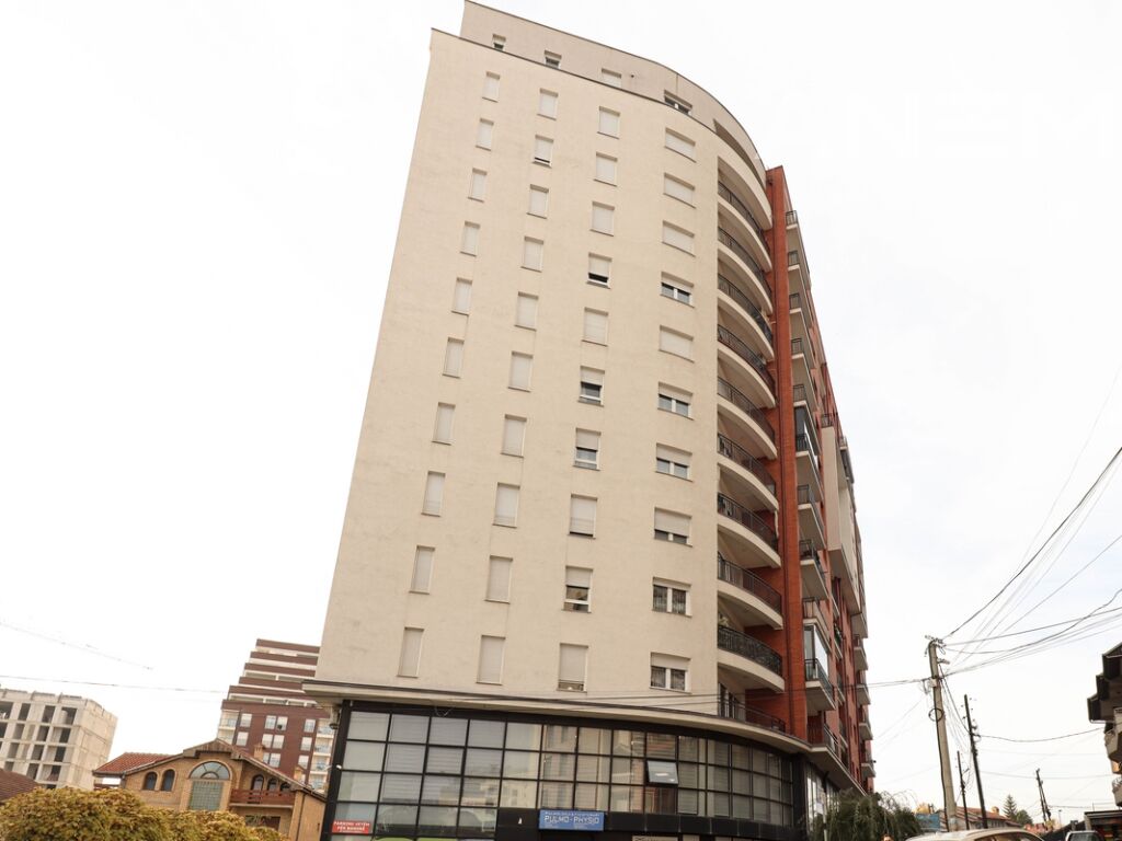 Local for sale 297m² in mahalla e muhaxherëve