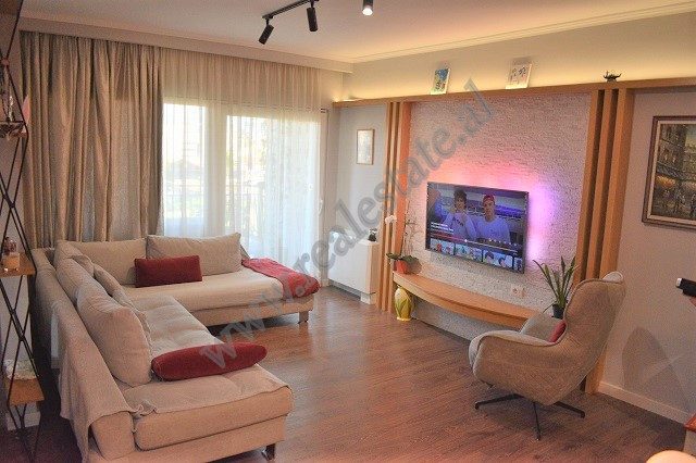 Zwei-zimmer-wohnung zum verkauf im gebiet des ehemaligen fusha aviacionit in Tirana, albanien (2)