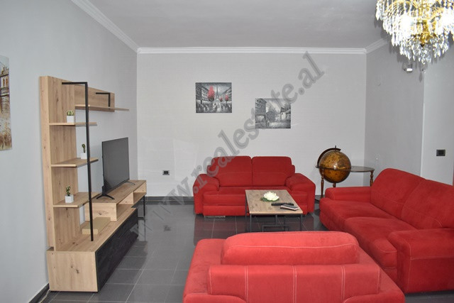 Apartamento de dos habitaciones en alquiler cerca de la calle fortuzi en Tirana