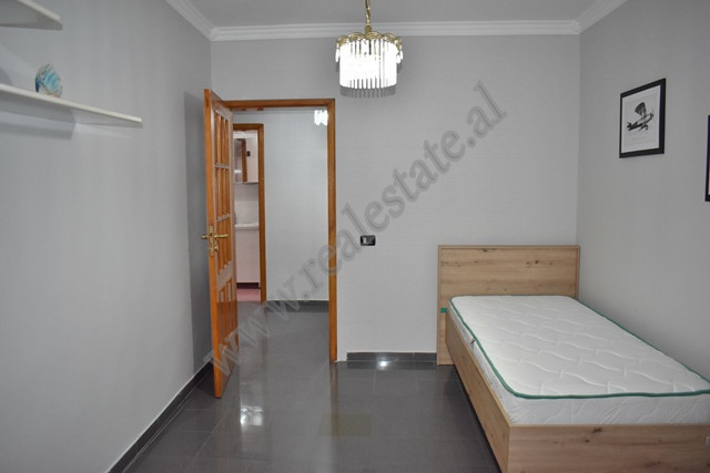 Apartamento de dos habitaciones en alquiler cerca de la calle fortuzi en Tirana
