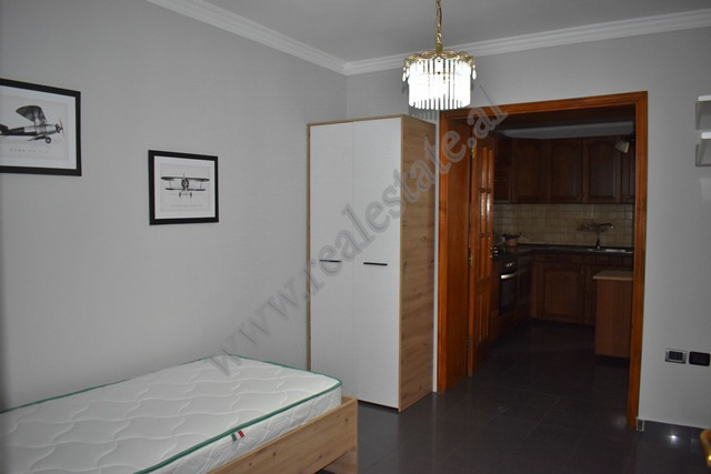 Apartamento de dos habitaciones en alquiler cerca de la calle fortuzi en Tirana