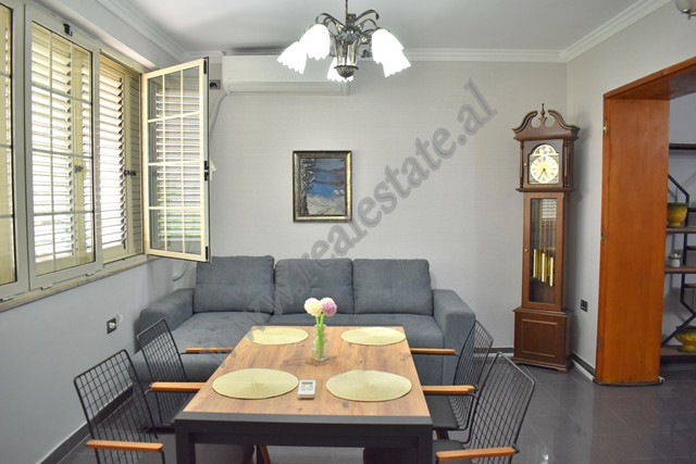 Apartamento de dos habitaciones en alquiler cerca de la calle fortuzi en Tirana