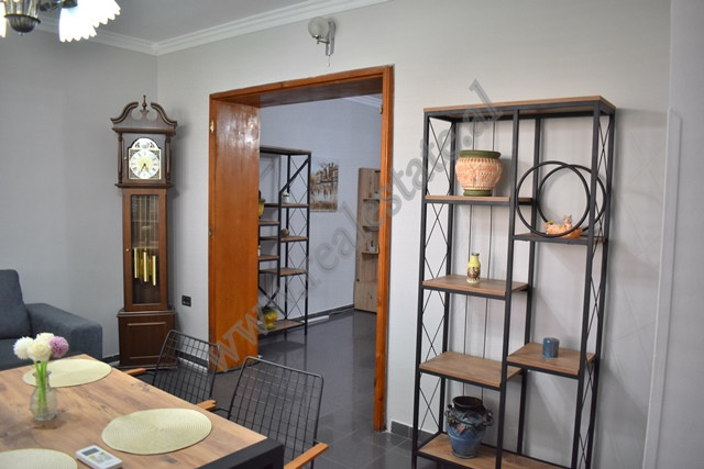 Apartamento de dos habitaciones en alquiler cerca de la calle fortuzi en Tirana