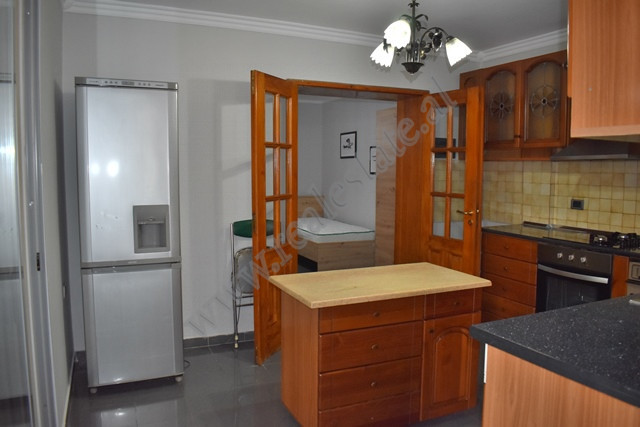 Apartamento de dos habitaciones en alquiler cerca de la calle fortuzi en Tirana