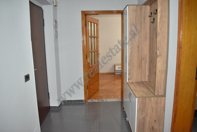 Apartamento de dos habitaciones en alquiler cerca de la calle fortuzi en Tirana