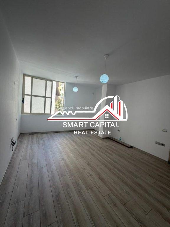 Shitet apartament te rruga e cipajve vlore!