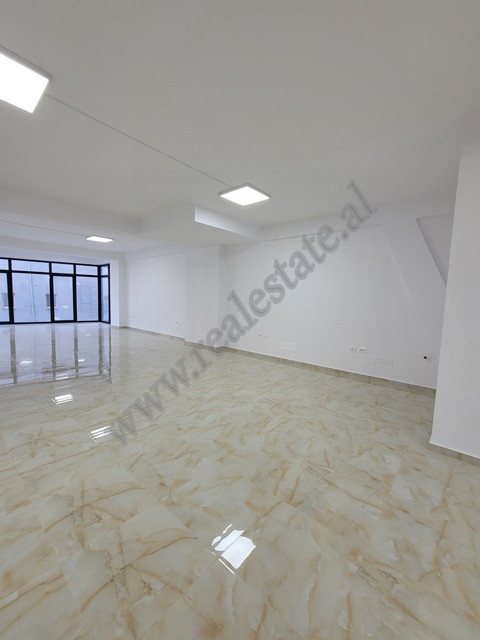 Locales comerciales en alquiler cerca del complejo halili en Tirana, albania (4)
