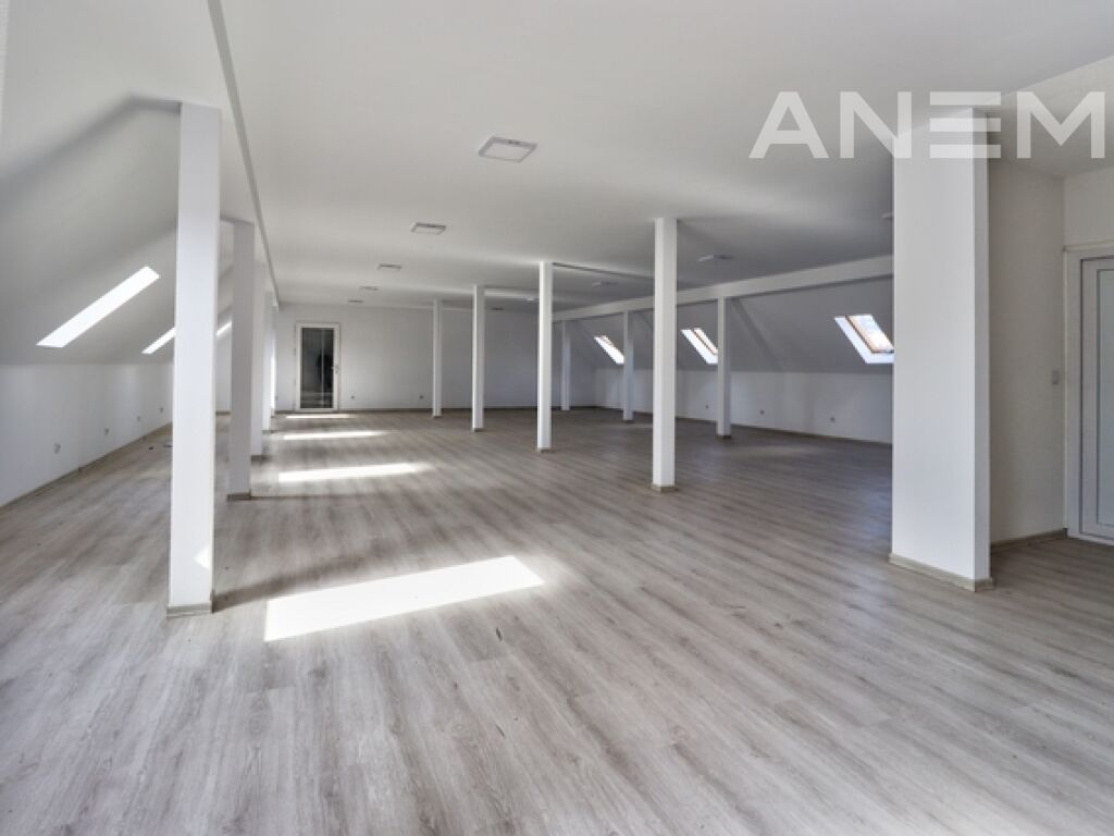 Oficina en alquiler 220m² en Pejton